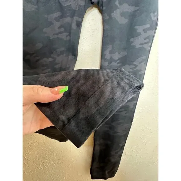 SPANX Woman's  Size 1X Black Camo Smeamless Look At Me Now Leggings - Picture 5 of 9